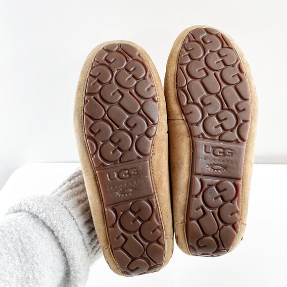 UGG Dakota Moccasin Slipper Shearling Lined Chestnut Brown Suede 8 - Picture 5 of 8